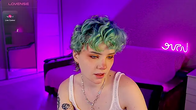 Snapshot of School_Love chatting on 01/05/25, 01:15 School Love online show from 01/05/25, 01:15