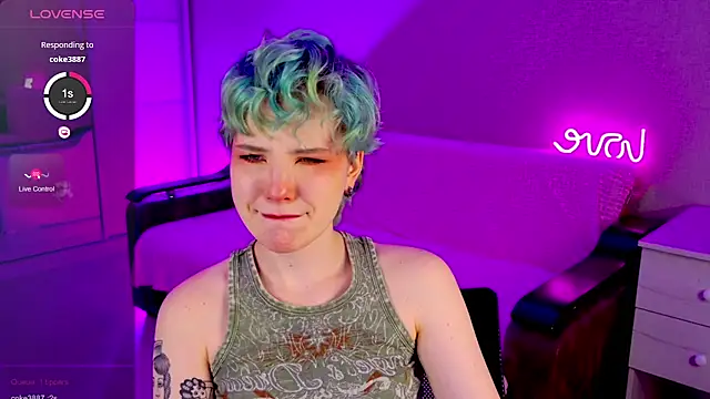 Snapshot of School_Love chatting on 01/06/25, 01:08 School Love online show from 01/06/25, 01:08