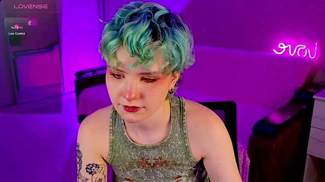 Snapshot of School_Love chatting on 01/06/25, 04:13 School Love online show from 01/06/25, 04:13