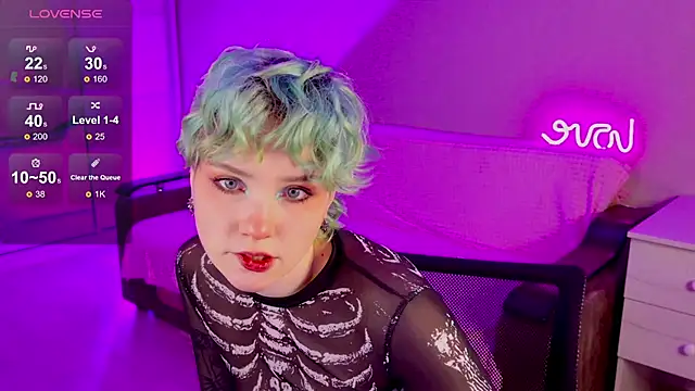 Snapshot of School_Love chatting on 01/13/25, 01:17 School Love online show from 01/13/25, 01:17