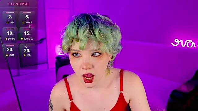 Snapshot of School_Love chatting on 02/02/25, 01:08 School Love online show from 02/02/25, 01:08