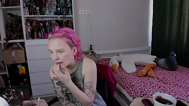 School Love online show from 03/07/26, 07:05