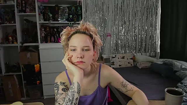 School Love online show from 04/02/26, 07:06