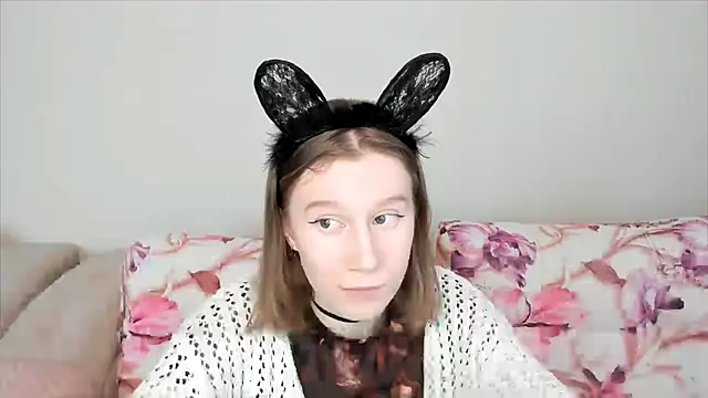 Snapshot of EnigmaSee chatting on 12/02/24, 03:15 EnigmaSee online show from 12/02/24, 03:15