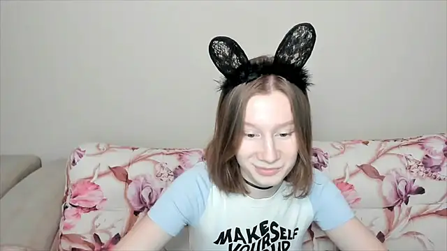 Snapshot of EnigmaSee chatting on 12/12/24, 02:04 EnigmaSee online show from 12/12/24, 02:04