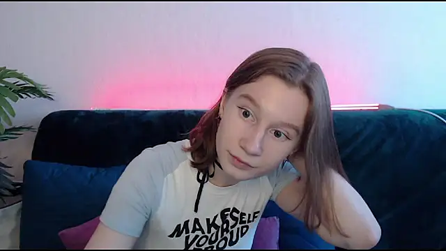 Snapshot of EnigmaSee chatting on 12/18/24, 07:47 EnigmaSee online show from 12/18/24, 07:47