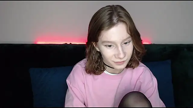 Snapshot of EnigmaSee chatting on 01/12/25, 01:42 EnigmaSee online show from 01/12/25, 01:42