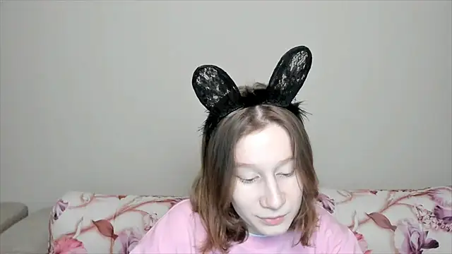 Snapshot of EnigmaSee chatting on 01/18/25, 12:24 EnigmaSee online show from 01/18/25, 12:24