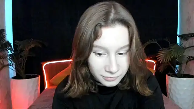 Snapshot of EnigmaSee chatting on 02/06/25, 08:29 EnigmaSee online show from 02/06/25, 08:29