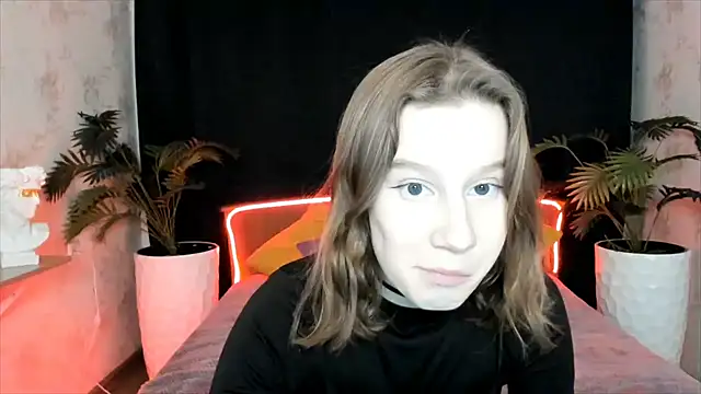 Snapshot of EnigmaSee chatting on 02/06/25, 11:32 EnigmaSee online show from 02/06/25, 11:32