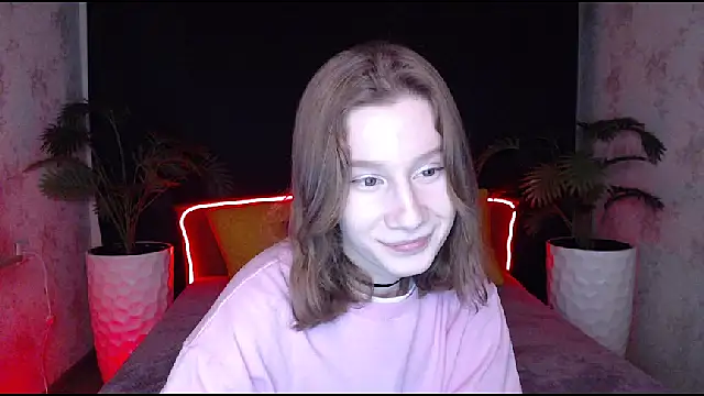 Snapshot of EnigmaSee chatting on 02/08/25, 11:33 EnigmaSee online show from 02/08/25, 11:33