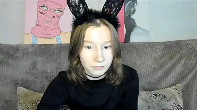 Snapshot of EnigmaSee chatting on 02/18/25, 01:21 EnigmaSee online show from 02/18/25, 01:21