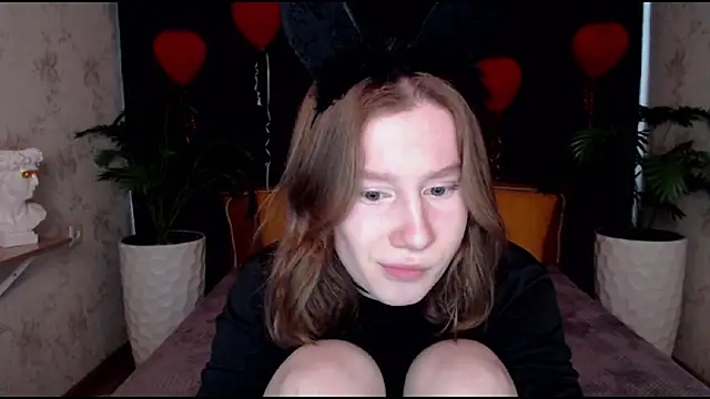 Snapshot of EnigmaSee chatting on 03/10/25, 01:34 EnigmaSee online show from 03/10/25, 01:34