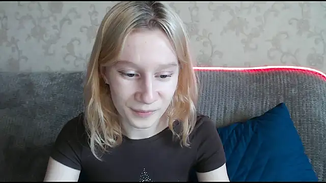 Snapshot of EnigmaSee chatting on 09/16/25, 08:48 EnigmaSee online show from 09/16/25, 08:48