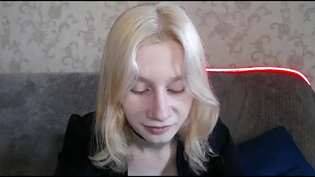 Snapshot of EnigmaSee chatting on 09/22/25, 02:02 EnigmaSee online show from 09/22/25, 02:02