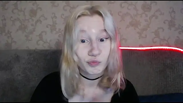 Snapshot of EnigmaSee chatting on 09/28/25, 01:44 EnigmaSee online show from 09/28/25, 01:44