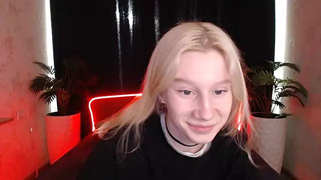 Snapshot of EnigmaSee chatting on 10/01/25, 01:55 EnigmaSee online show from 10/01/25, 01:55
