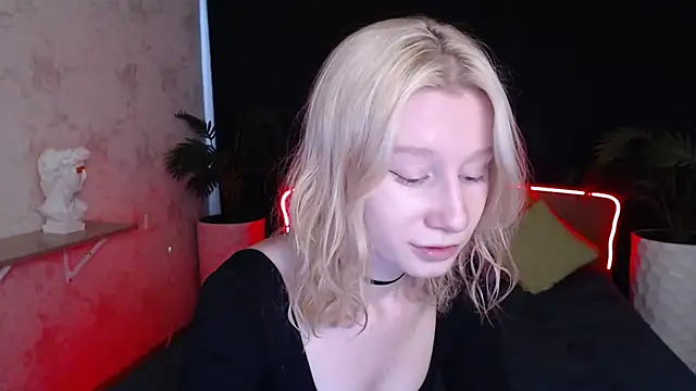 Snapshot of EnigmaSee chatting on 10/02/25, 08:32 EnigmaSee online show from 10/02/25, 08:32