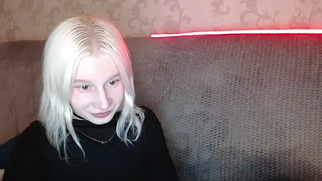 Snapshot of EnigmaSee chatting on 05/01/26, 04:55 EnigmaSee online show from 05/01/26, 04:55