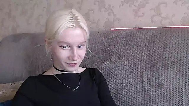 Snapshot of EnigmaSee chatting on 05/03/26, 12:22 EnigmaSee online show from 05/03/26, 12:22