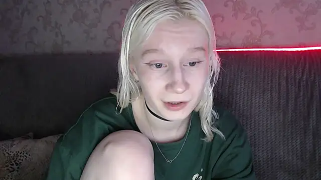 Snapshot of EnigmaSee chatting on 05/04/26, 01:45 EnigmaSee online show from 05/04/26, 01:45