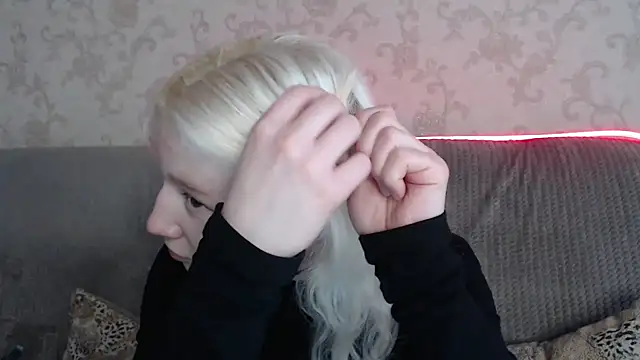 Snapshot of EnigmaSee chatting on 05/06/26, 10:09 EnigmaSee online show from 05/06/26, 10:09