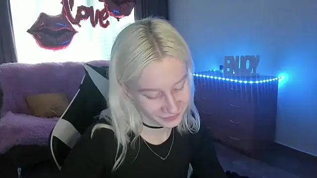 Snapshot of EnigmaSee chatting on 05/16/26, 02:41 EnigmaSee online show from 05/16/26, 02:41