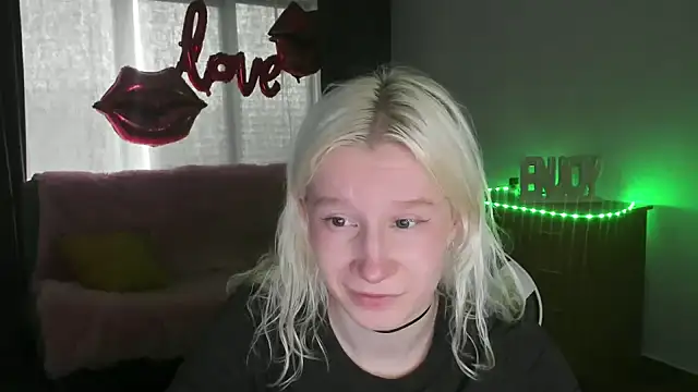 Snapshot of EnigmaSee chatting on 05/20/26, 10:10 EnigmaSee online show from 05/20/26, 10:10
