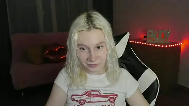 Snapshot of EnigmaSee chatting on 05/29/26, 08:40 EnigmaSee online show from 05/29/26, 08:40