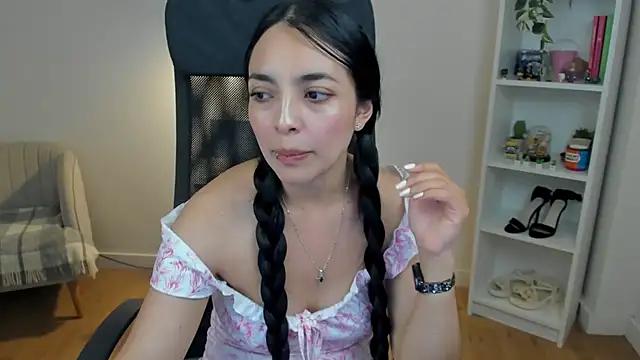  BellaEvans  online show from 06/05/26, 06:52
