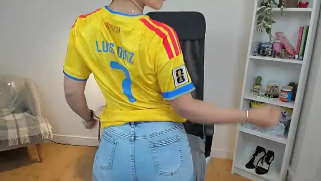  BellaEvans  online show from 06/18/26, 04:57