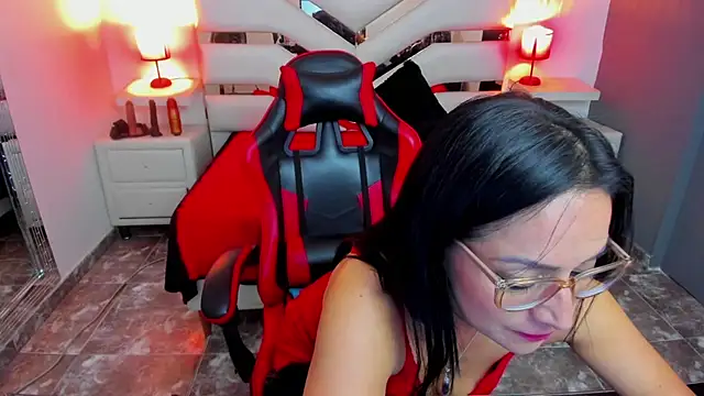 KateTompson  online show from 11/27/25, 07:49