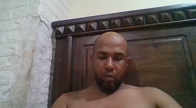 Snapshot of Frankie0880 chatting on 12/30/24, 03:03 Frankie0880 online show from 12/30/24, 03:03