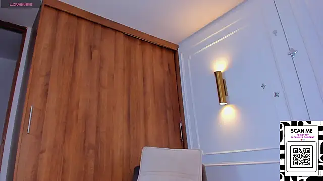 Snapshot of Chrishell_ chatting on 03/13/25, 04:38 Chrishell  online show from 03/13/25, 04:38