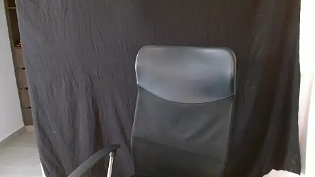 Snapshot of cloe_fox chatting on 10/04/25, 09:02 cloe fox online show from 10/04/25, 09:02