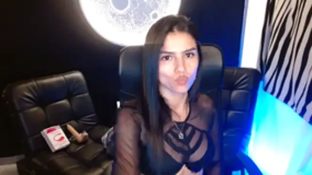 Snapshot of cloe_fox chatting on 11/06/25, 06:36 cloe fox online show from 11/06/25, 06:36