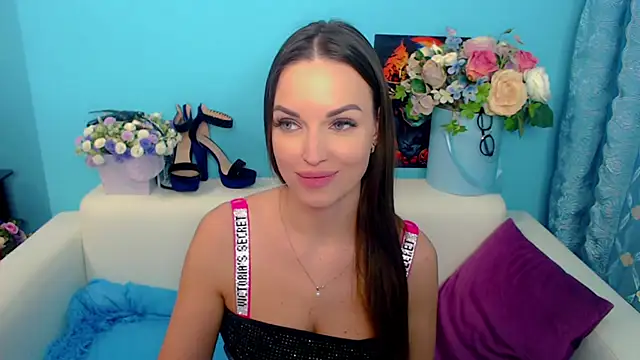 LindaaLu online show from 12/11/24, 08:04