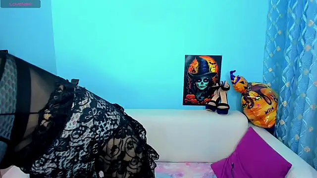 LindaaLu online show from 11/12/25, 02:12