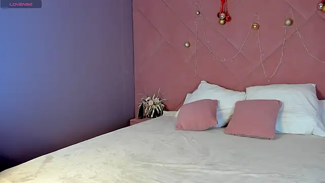 Snapshot of Anna_Robinson chatting on 12/30/24, 01:04 Anna Robinson online show from 12/30/24, 01:04