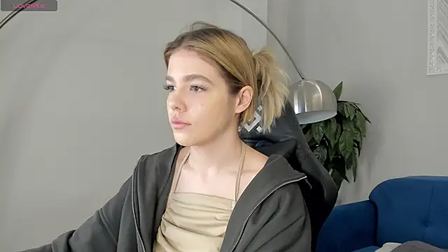 Snapshot of Anna_Robinson chatting on 01/06/25, 01:09 Anna Robinson online show from 01/06/25, 01:09