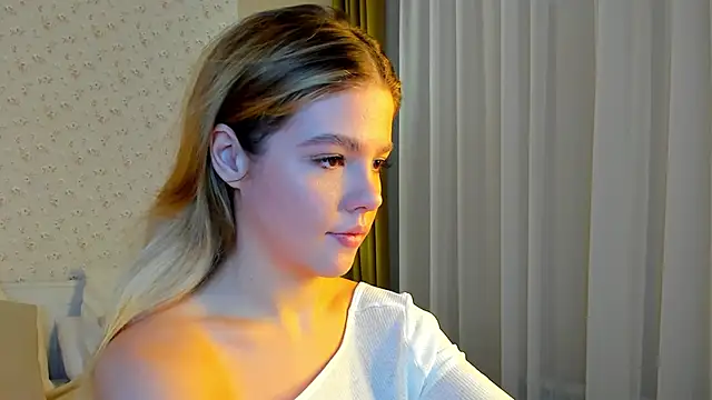 Snapshot of Anna_Robinson chatting on 01/17/25, 01:15 Anna Robinson online show from 01/17/25, 01:15