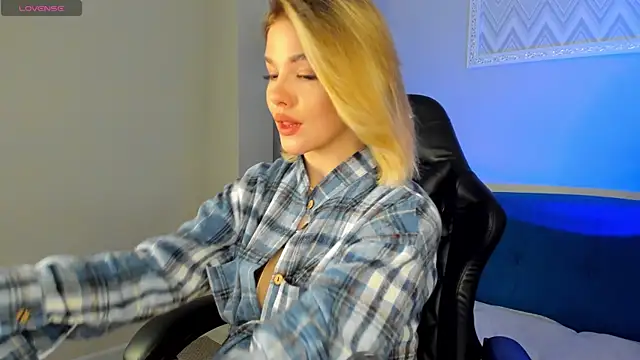 Snapshot of Anna_Robinson chatting on 03/05/25, 08:21 Anna Robinson online show from 03/05/25, 08:21