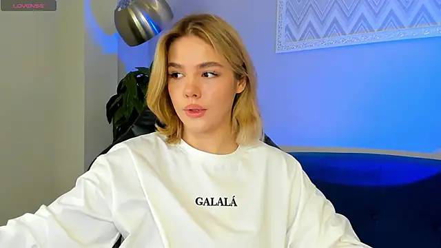 Snapshot of Anna_Robinson chatting on 03/08/25, 01:06 Anna Robinson online show from 03/08/25, 01:06