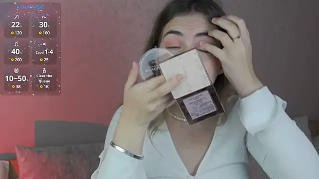 chloi hes online show from 12/04/24, 09:40