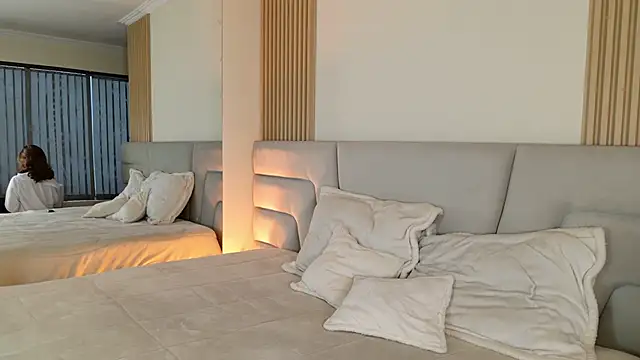 Zoe Benson online show from 02/25/26, 12:04