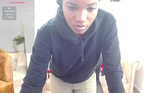 cattalheya online show from 10/13/25, 12:27