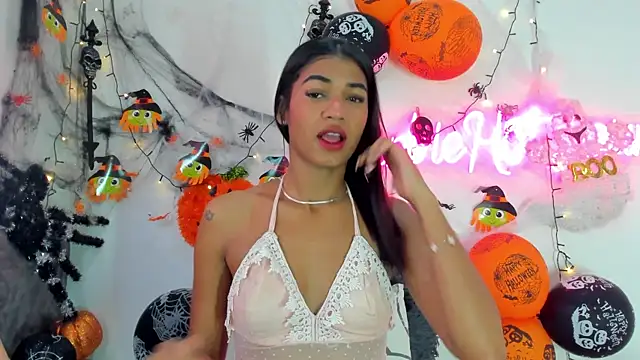 BarbieHotLaura online show from 10/26/25, 04:02