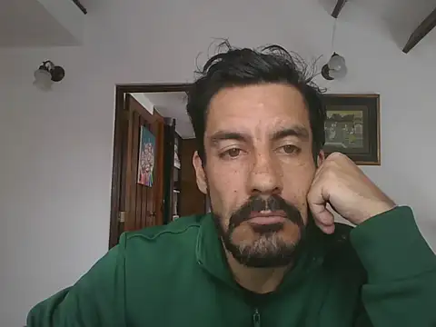 Snapshot of elkike1980 chatting on 06/04/26, 02:01 elkike1980 online show from 06/04/26, 02:01