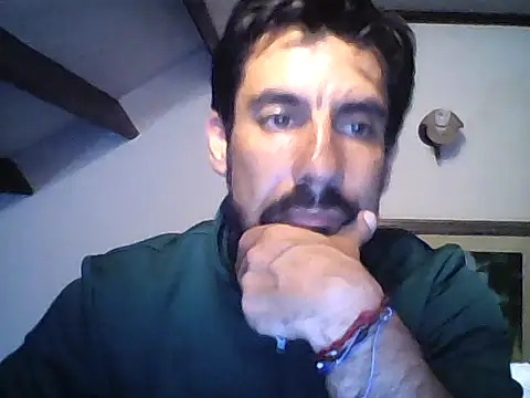 Snapshot of elkike1980 chatting on 06/06/26, 02:05 elkike1980 online show from 06/06/26, 02:05