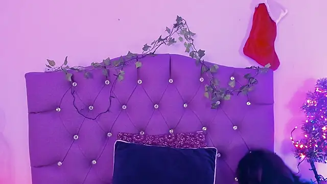 Snapshot of Nyx_nayla chatting on 12/19/24, 07:18 Nyx nayla online show from 12/19/24, 07:18